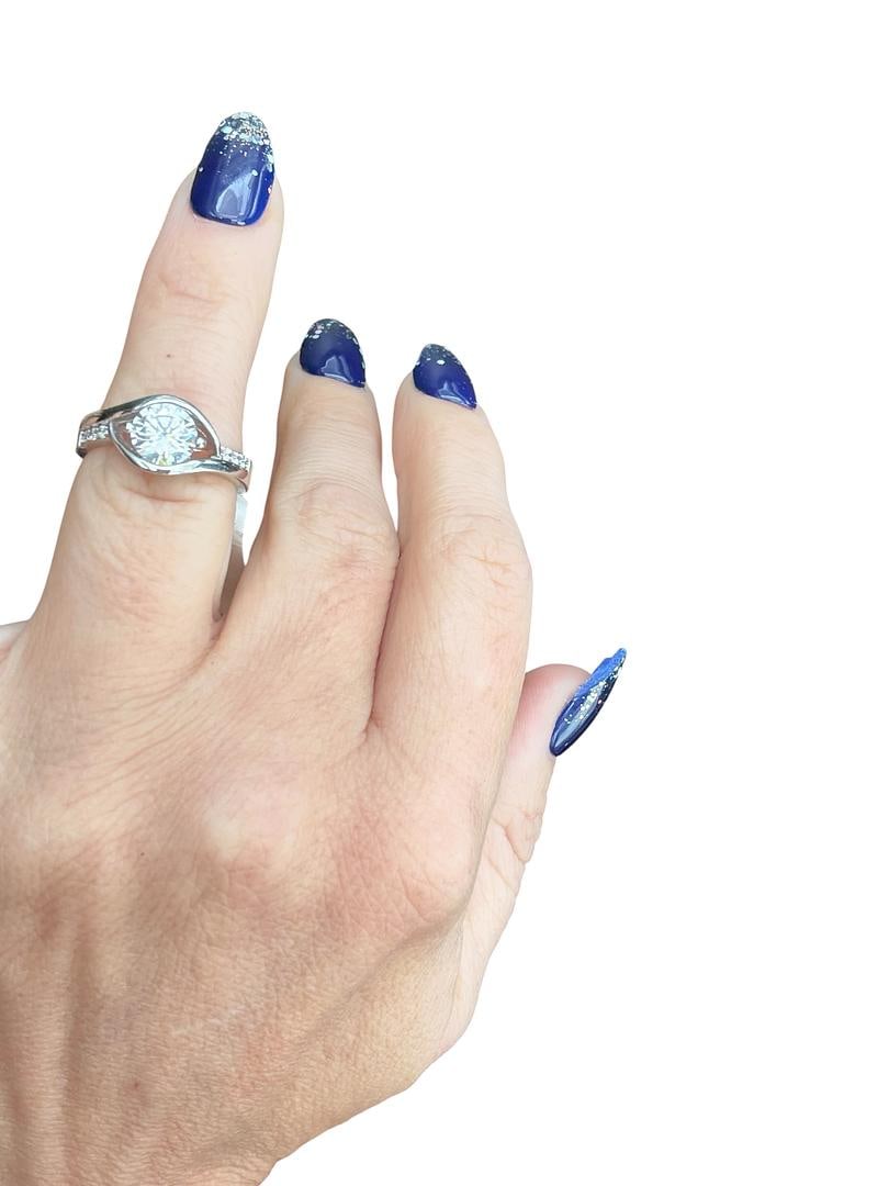 Womens Unmarked Silver Tone CZ Diamond Engagement Ring Fashion Ring Size 7 (1 of 4)