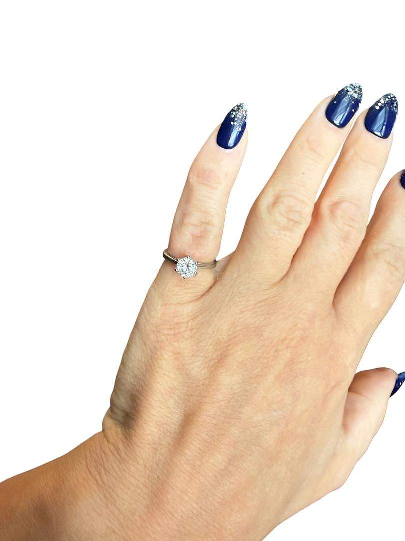 Vintage Preloved Womens or Childs Solitaire Silvertone Unmarked Brilliant Cut CZ Diamond Birthstone: LOT 136 Vintage Preloved Womens or Childs Solitaire Silvertone Unmarked Brilliant Cut CZ Diamond Birthstone Ring Size 4