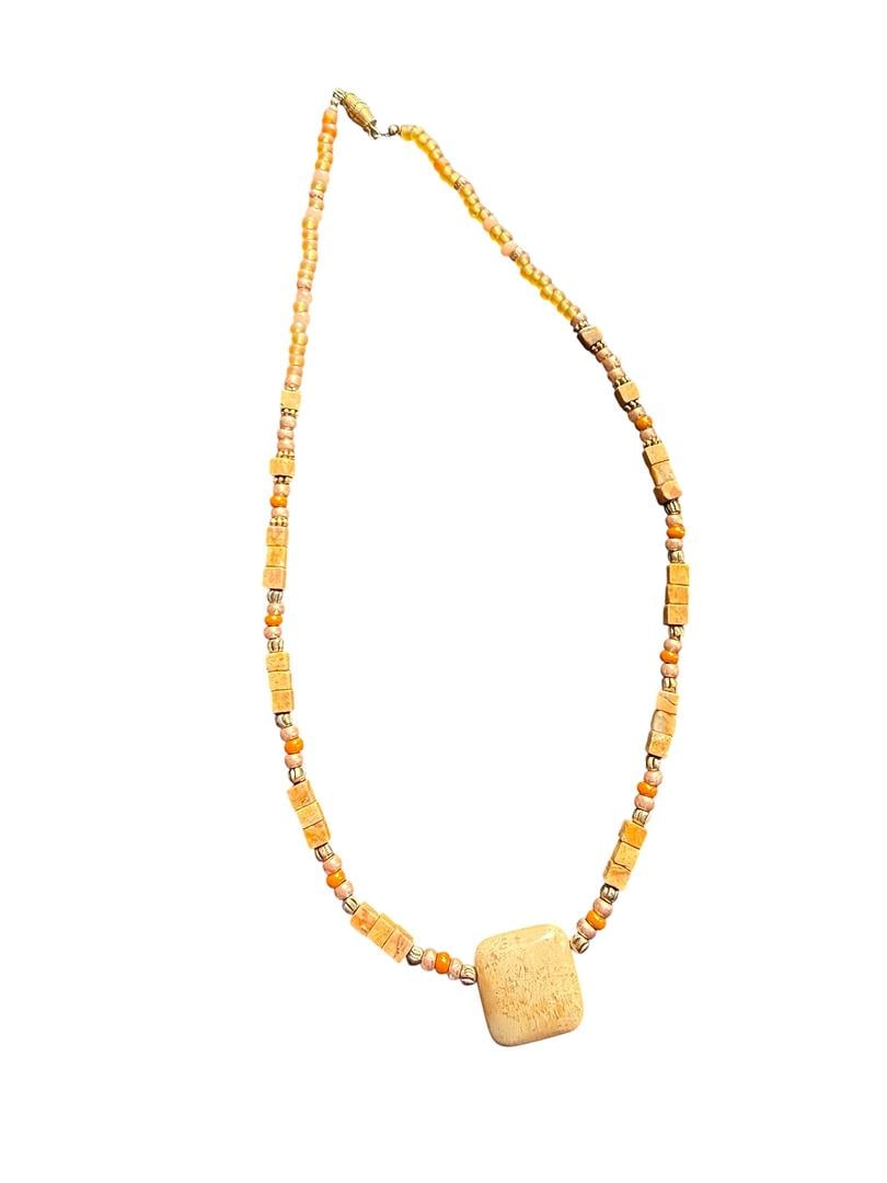 Vintage Preloved Great Condition Beaded Coral Necklace 19 IN: LOT 147 Vintage Preloved Great Condition Beaded Coral Necklace 19”