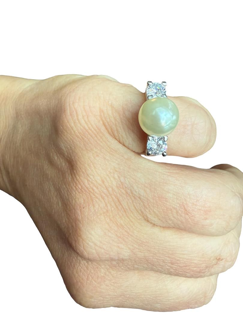 Vintage Park Lane Silvertone Pearl and CZ Diamond Accent Womens Cocktail Statement Ring Size 7: LOT 150 Vintage Park Lane Silvertone Pearl and CZ Diamond Accent Womens Cocktail Statement Ring Size 7
