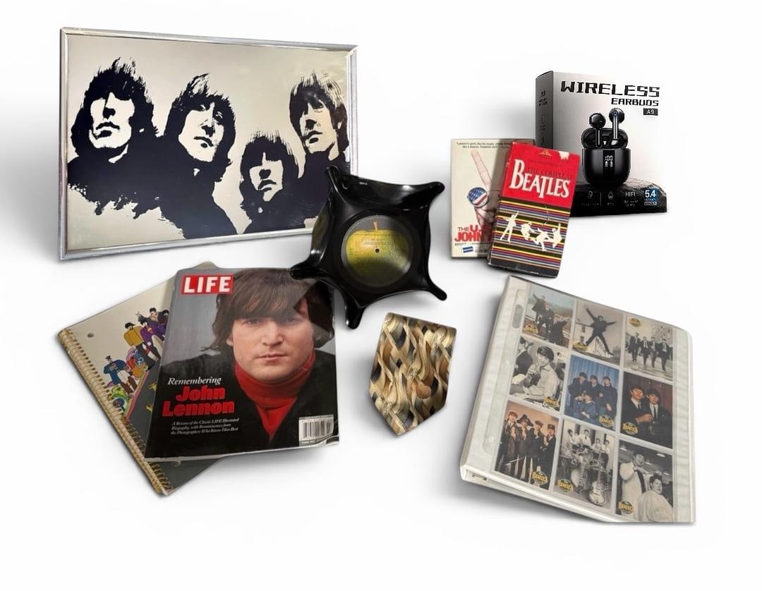 Beatles Collection Fan Memoriblia Lot Trading Cards Silkscreen Mirror Necktie Collectible Magazine (1 of 5)