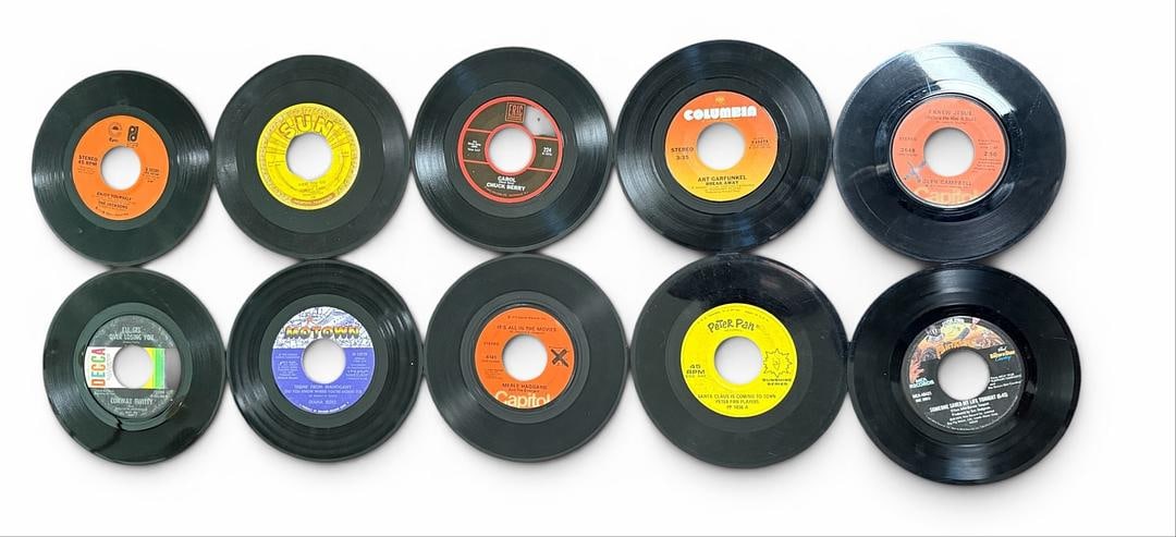 Lot of 10 Rare and High Value 45rpm Vinyl Records The Jacksons Johnny Cash Diana Ross Chuck Berry: Lot of 10 Rare and High Value 45rpm Vinyl Records. What you see in the photo is what you will receive, you will also receive them in a generic sleeve with each 45. Please review the photos carefully f