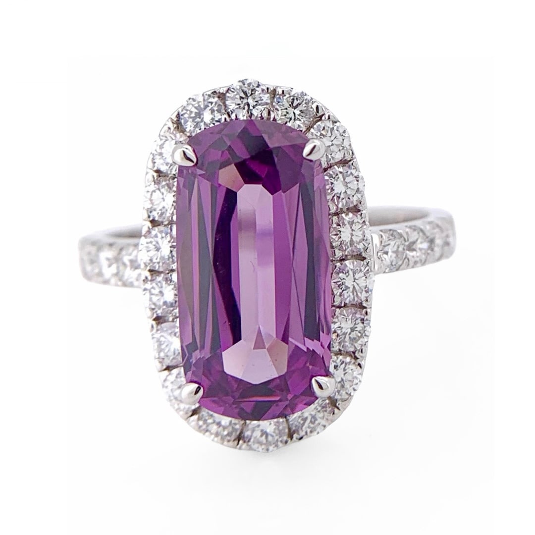 4.499 gram 18K Stunning Spinel & diamond Ring: This is an elegant 18K Spinel Ring, with a total weight of 4.499 grams, featuring a striking Natural Spinel as the center stone, beautifully complemented by 0.88 carats of Natural Diamonds on the side