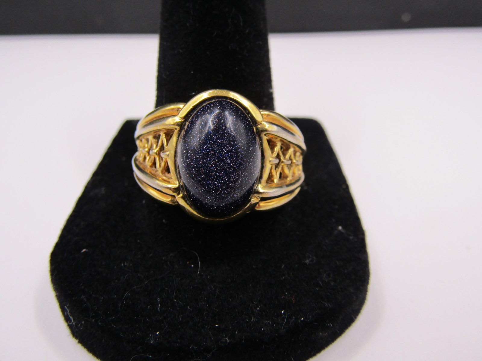 Sterling Silver Size 10 Vintage Black Goldstone Ring: Sterling Silver Size 10 Vintage Black Goldstone Ring Condition Yes, we will ship this item, we provide in house shipping to save our customers money. S&H fees and insurance will be added to your invoi