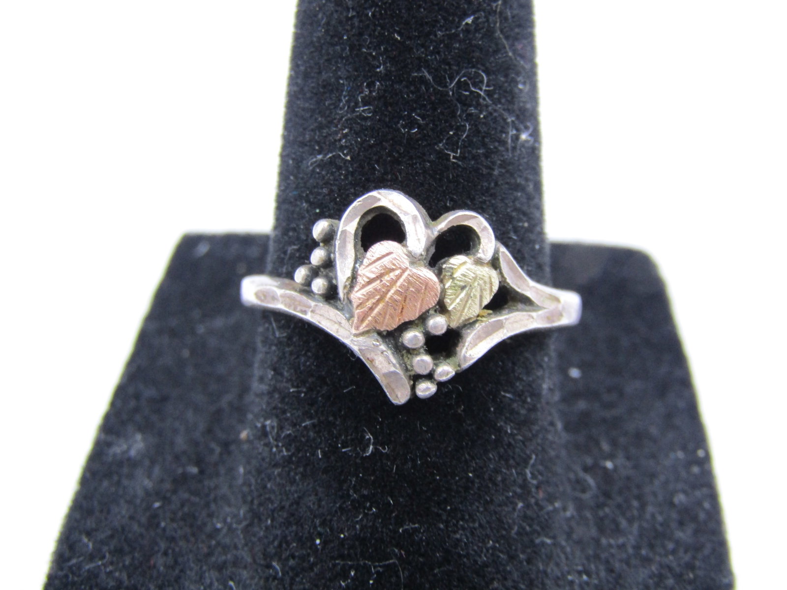 Size 7 Vintage Sterling Silver Ring, Heart and Leaves Design: Size 7 Vintage Sterling Silver Ring, Heart and Leaves Design Condition Yes, we will ship this item, we provide in house shipping to save our customers money. S&H fees and insurance will be added to yo