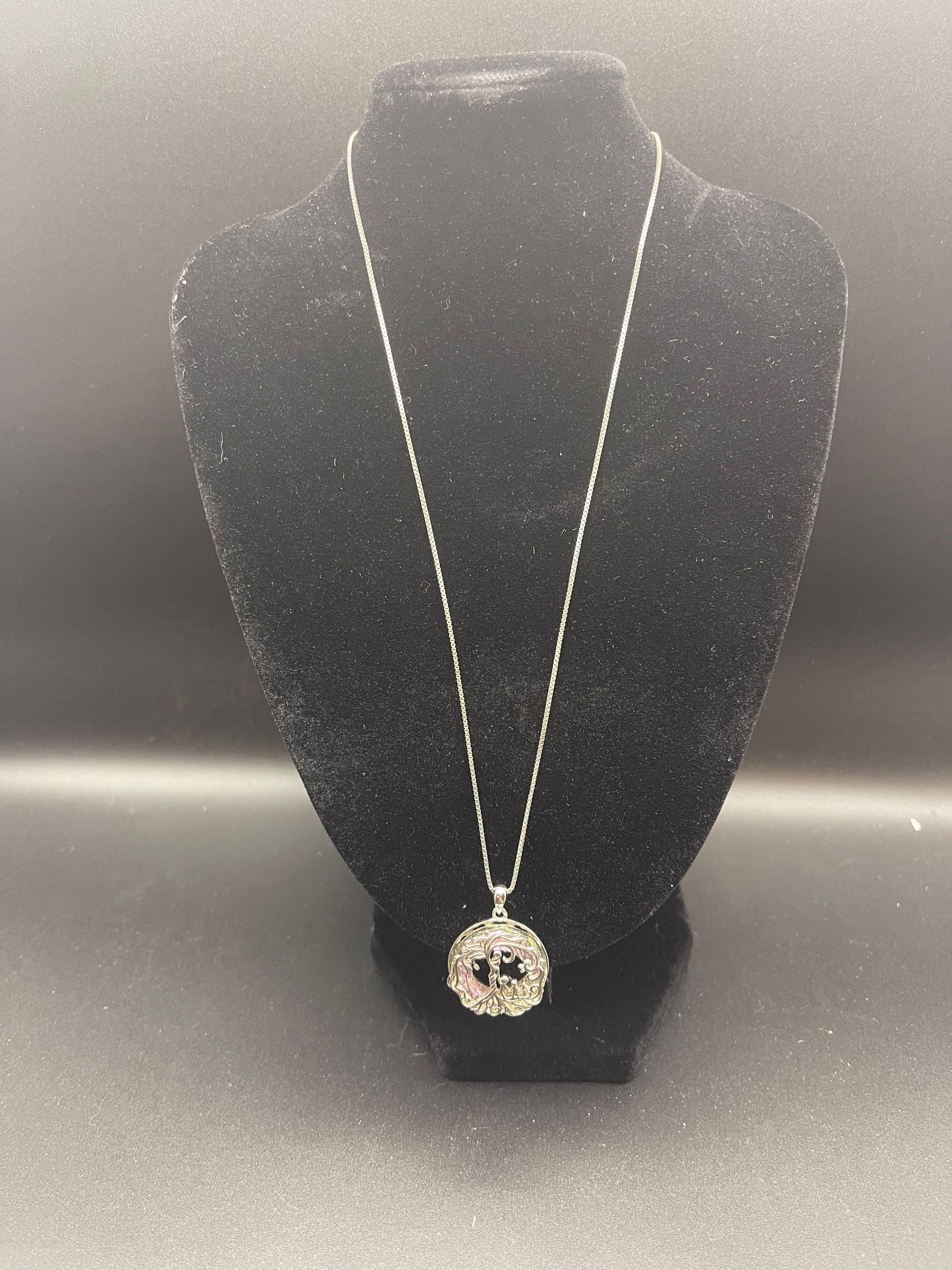 Toupop Jewelry Sterling Silver Mother and Children Pendant on 18' Sterling Silver Chain (1 of 4)