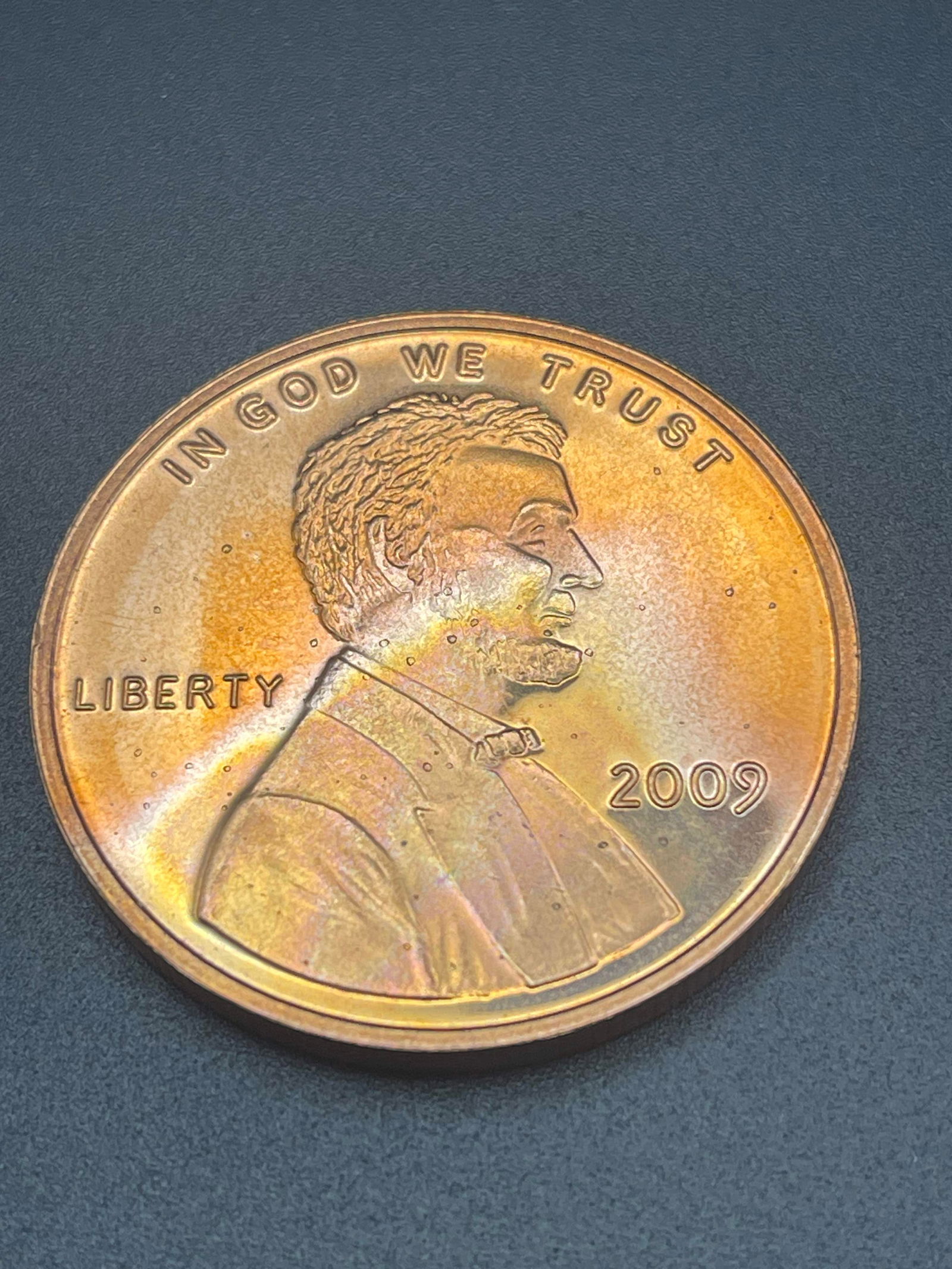 One Troy Ounce .999 Fine Copper Round - 2009 Lincoln Design (1 of 2)
