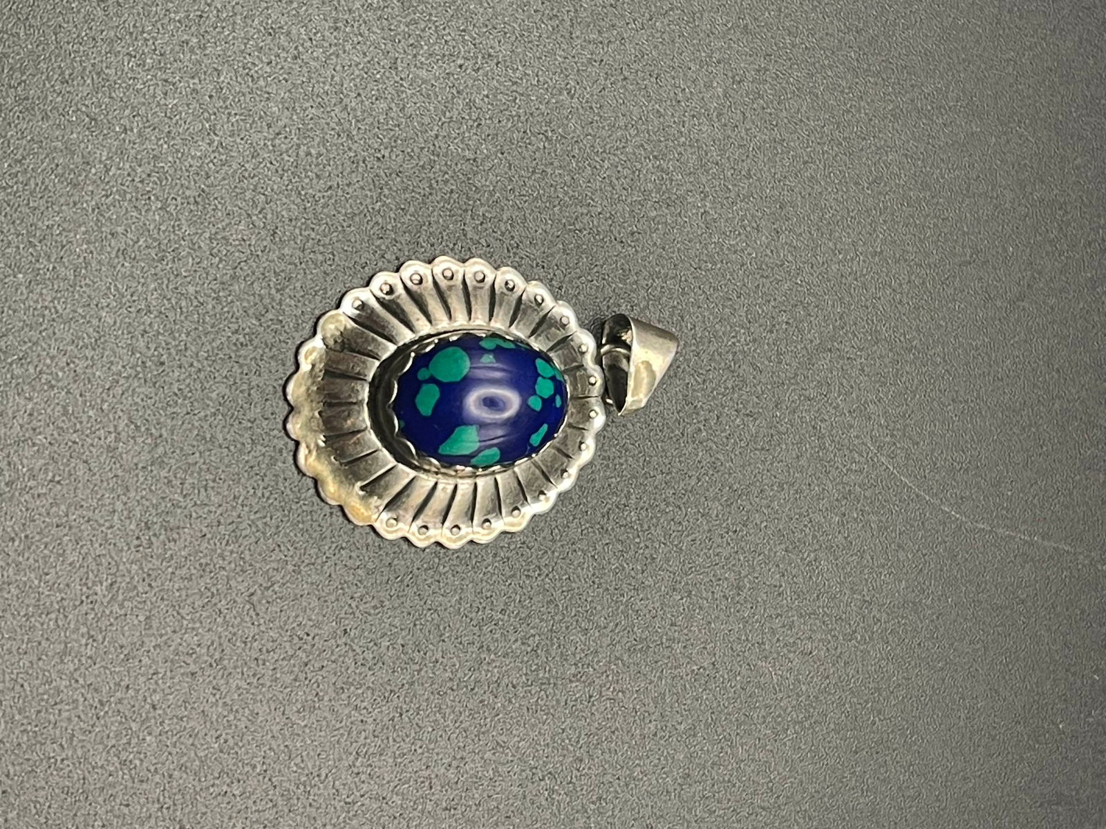 Vintage Sterling Silver Blue Green Azurite Malachite Oval Pendant: Vintage Sterling Silver Blue Green Azurite Malachite Oval Pendant Condition Yes, we will ship this item, we provide in house shipping to save our customers money. S&H fees and insurance will be added