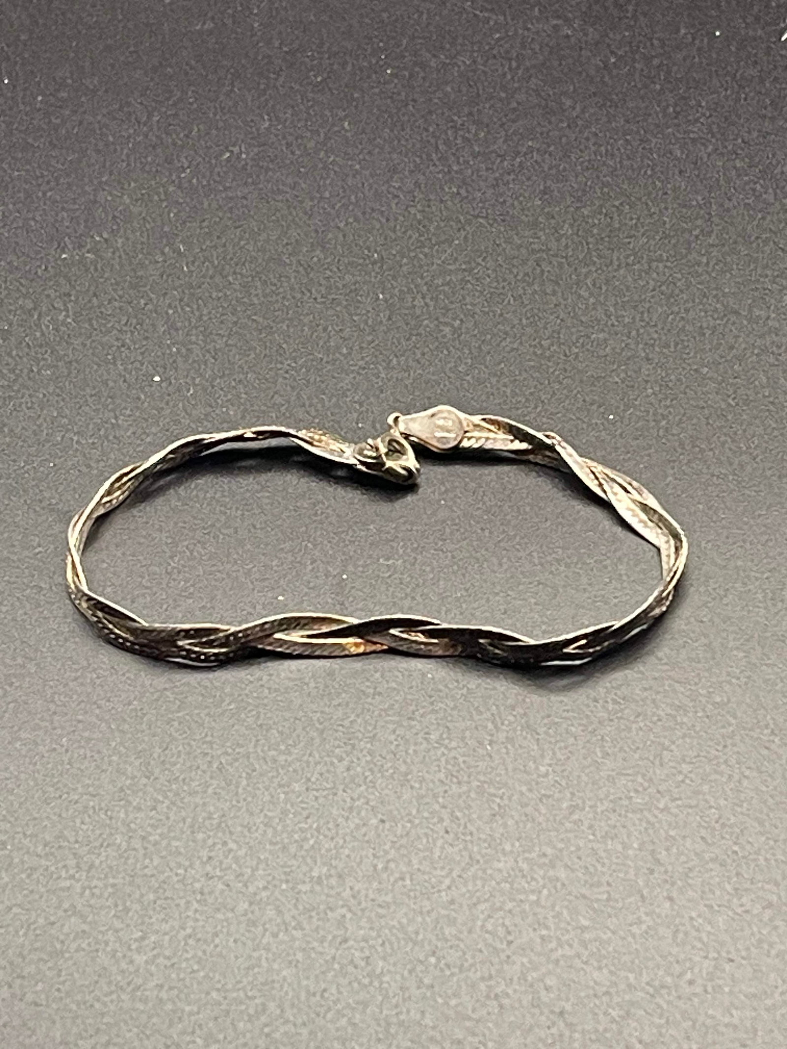 Vintage Italy Marked Sterling Silver Bracelet: Vintage Italy Marked Sterling Silver Bracelet Condition Yes, we will ship this item, we provide in house shipping to save our customers money. S&H fees and insurance will be added to your invoice. If 