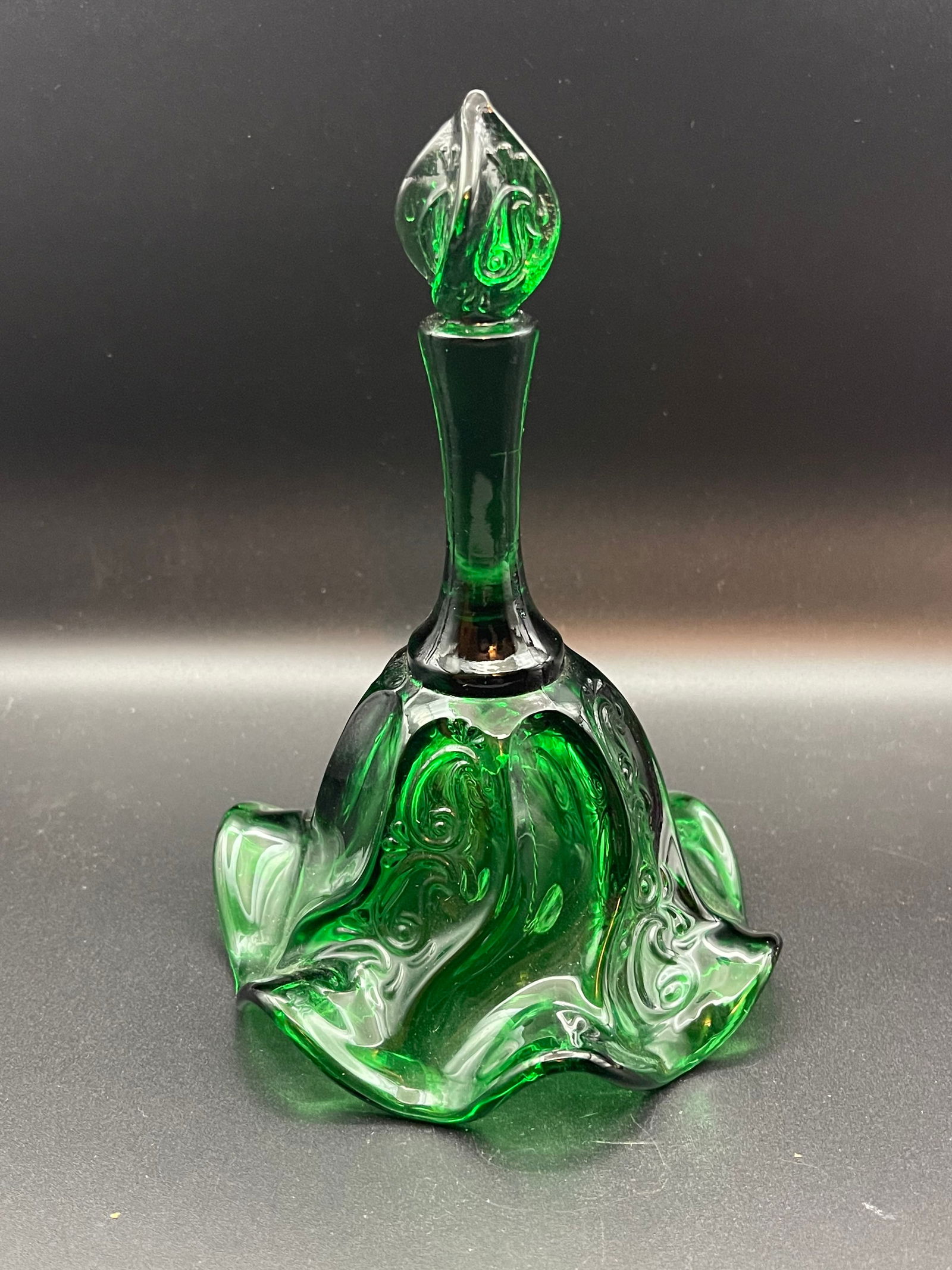 Vintage Fenton Emerald Green Ruffled Edge Glass Bell W/ Paisley Pattern. Approx. 6.5 Inches Tall (1 of 3)