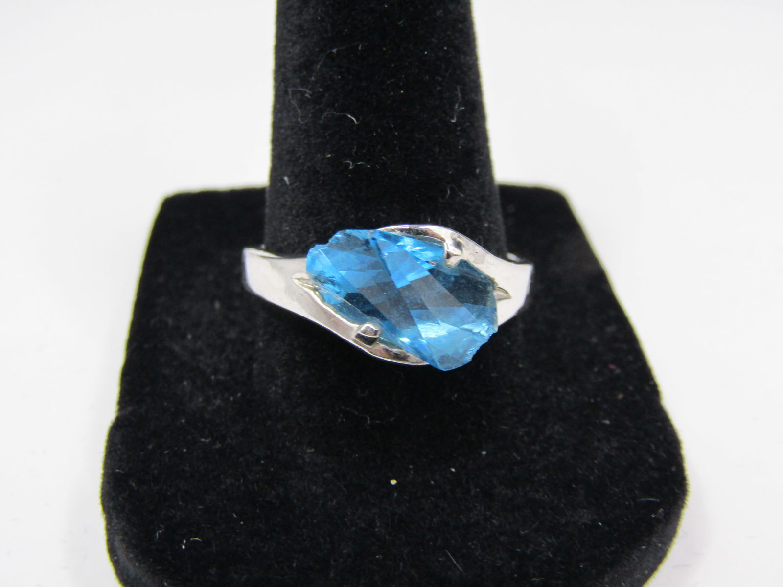 Size 8.75 Blue Topaz Sterling Silver Ring: Size 8.75 Blue Topaz Sterling Silver Ring Condition Yes, we will ship this item, we provide in house shipping to save our customers money. S&H fees and insurance will be added to your invoice. If you