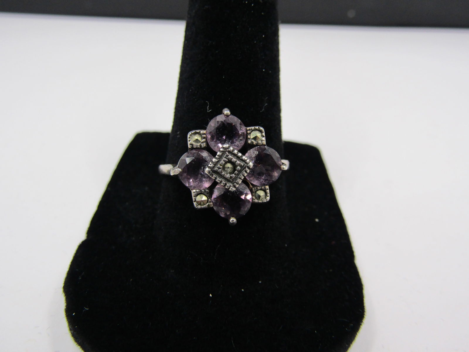 Size 8 Sterling Silver and Gemstone Flower Shaped Ring (1 of 3)