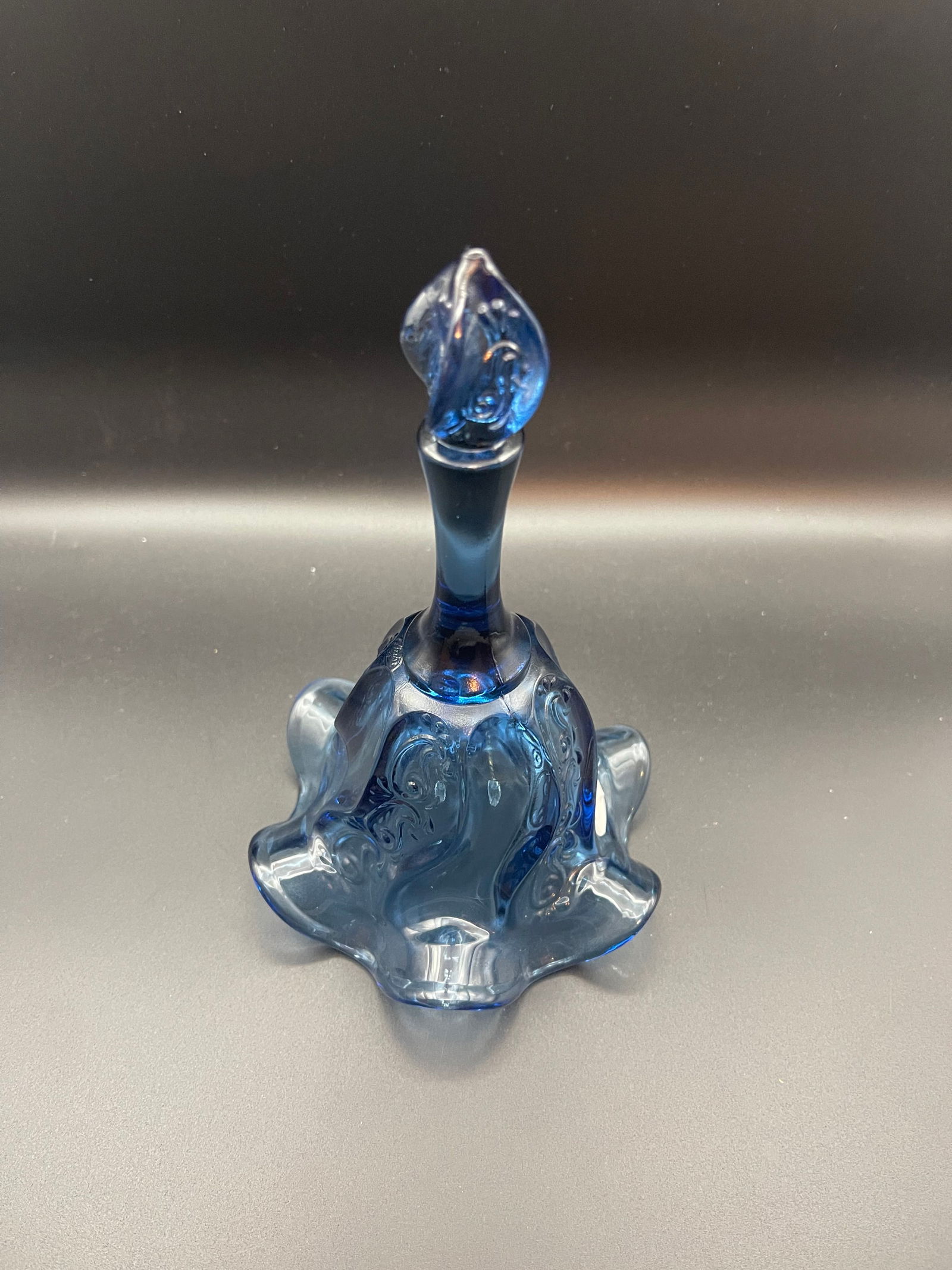 Vintage Fenton Colonial Blue Swirl Ruffled Paisley Bell. Approx 7' Tall: Vintage Fenton Colonial Blue Swirl Ruffled Paisley Bell. Approx 7" Tall Condition Yes, we will ship this item, we provide in house shipping to save our customers money. S&H fees and insurance will be