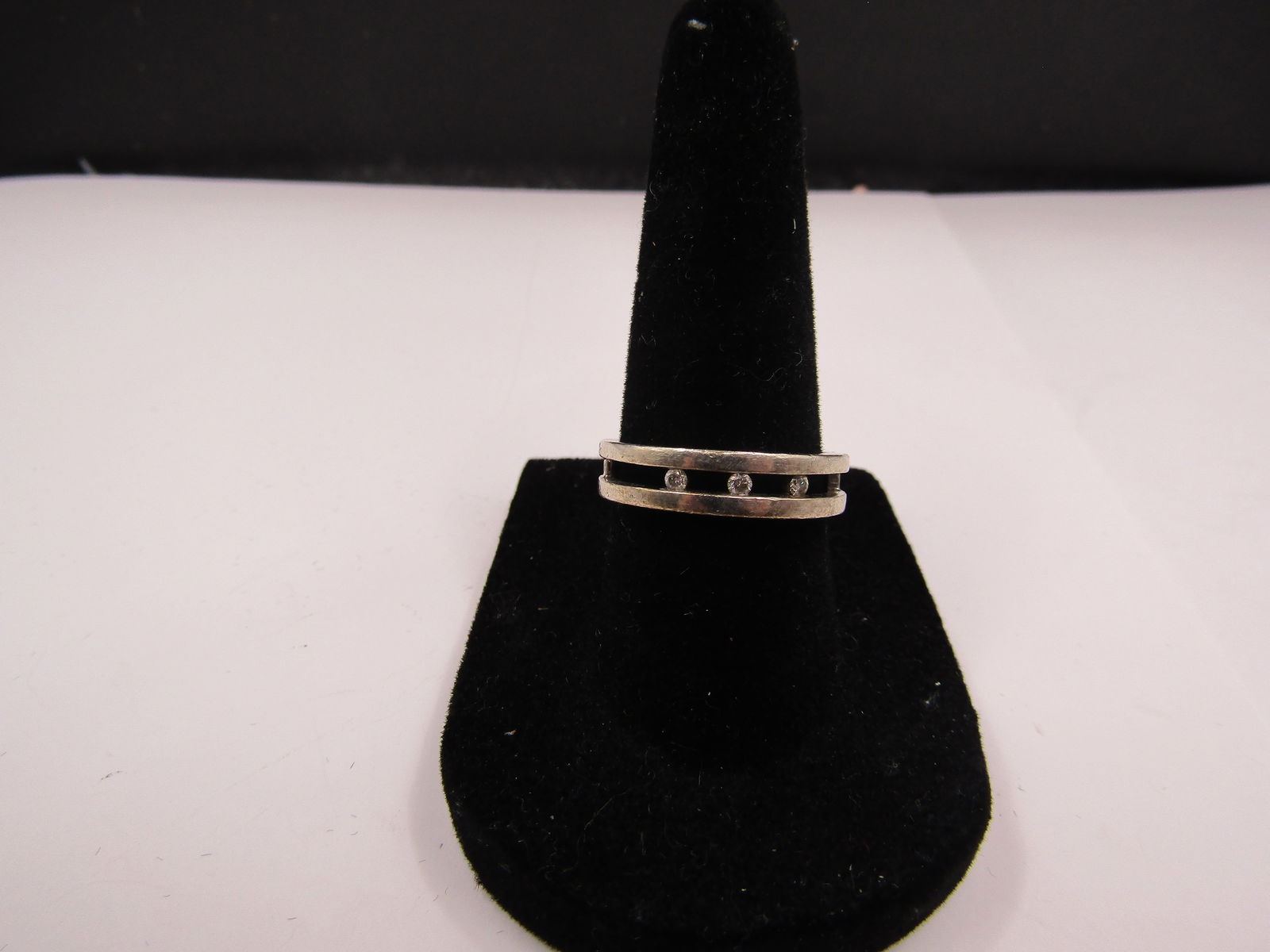 Sterling Silver Size 7 Vintage Diamond Accent Ring: Sterling Silver Size 7 Vintage Diamond Accent Ring Condition Yes, we will ship this item, we provide in house shipping to save our customers money. S&H fees and insurance will be added to your invoice