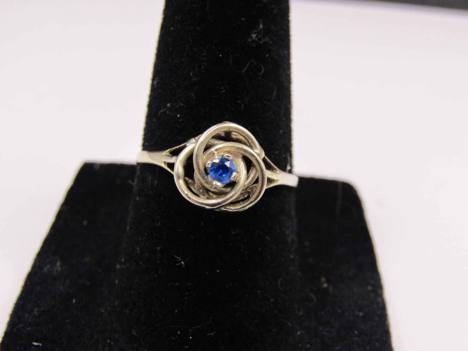 Size 6.5 Solid 10 KT White Gold Sapphire Ring (1 of 4)