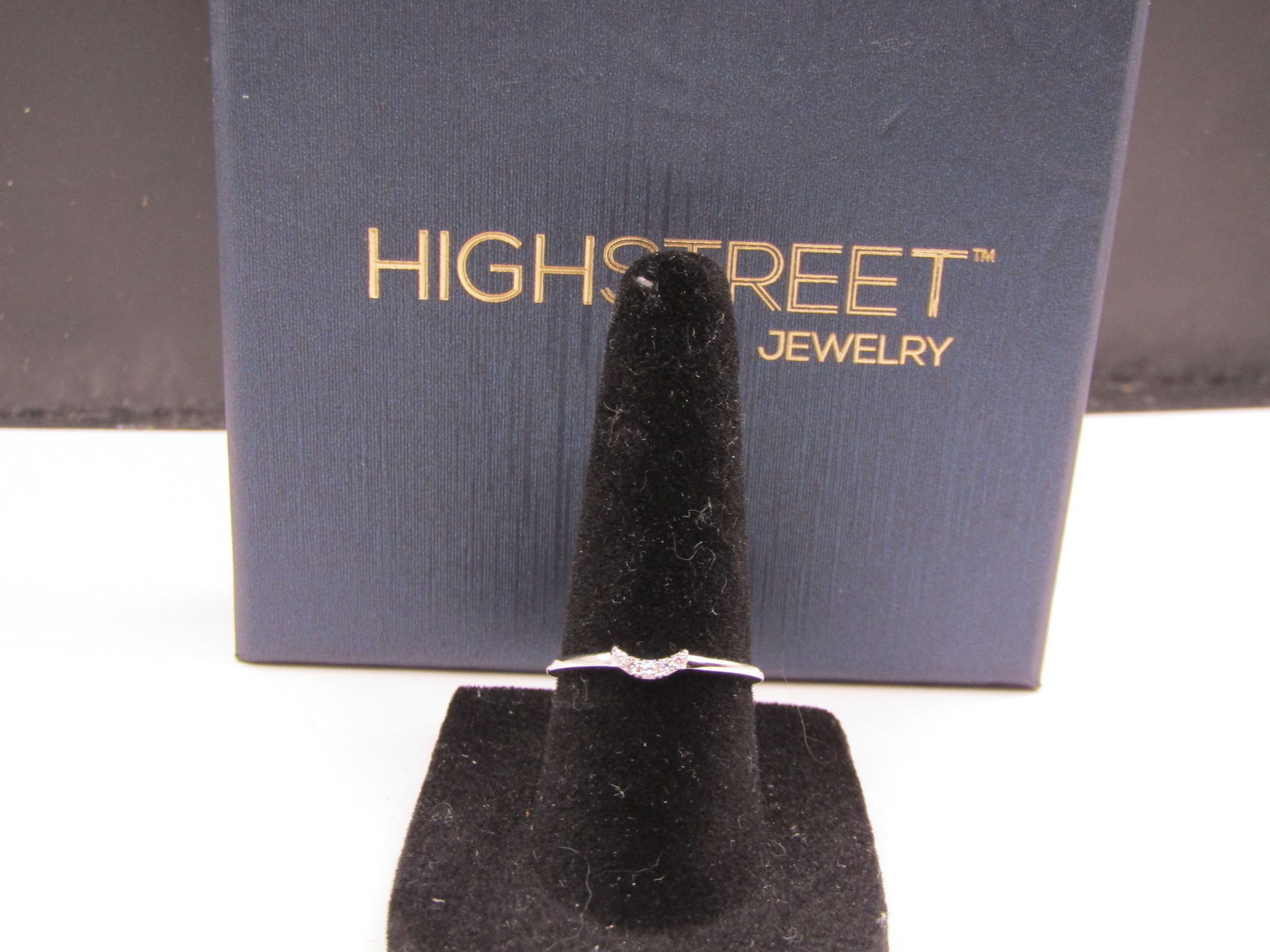 Size 6 Sterling Silver Crescent Moon Diamond Accent Ring: Size 6 Sterling Silver Crescent Moon Diamond Accent Ring Condition Yes, we will ship this item, we provide in house shipping to save our customers money. S&H fees and insurance will be added to your i