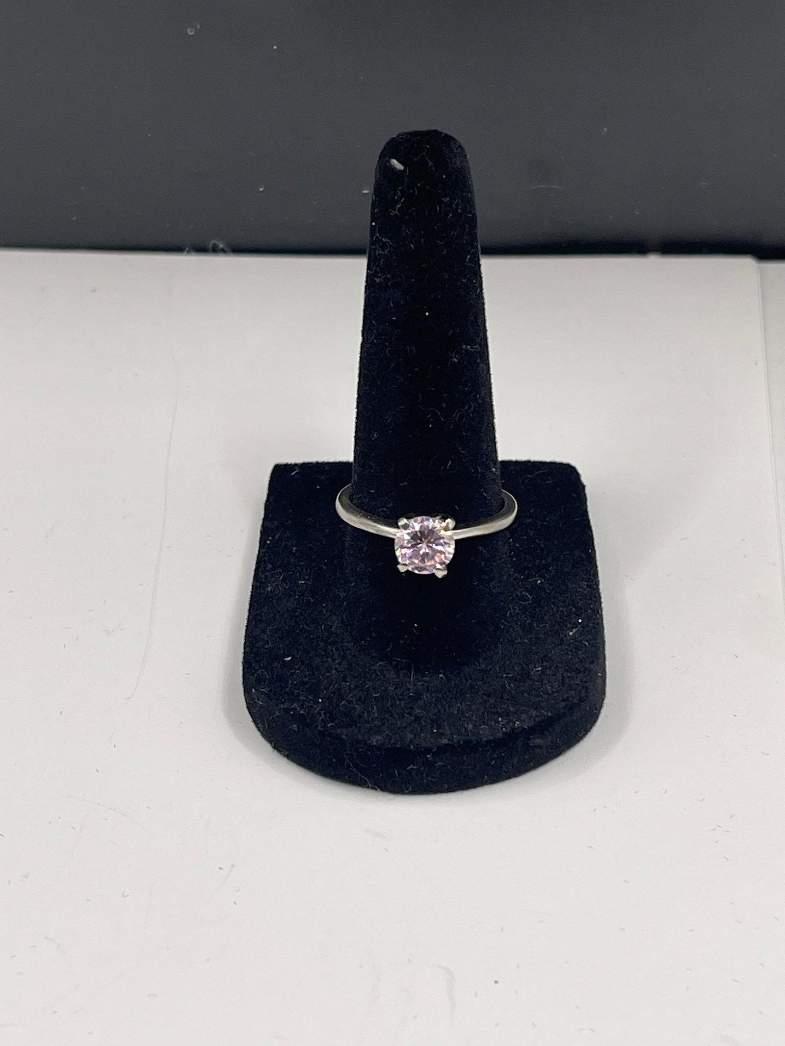 Sterling Silver Size 8 Pink Gemstone Ring: Sterling Silver Size 8 Pink Gemstone Ring Condition Yes, we will ship this item, we provide in house shipping to save our customers money. S&H fees and insurance will be added to your invoice. If you 