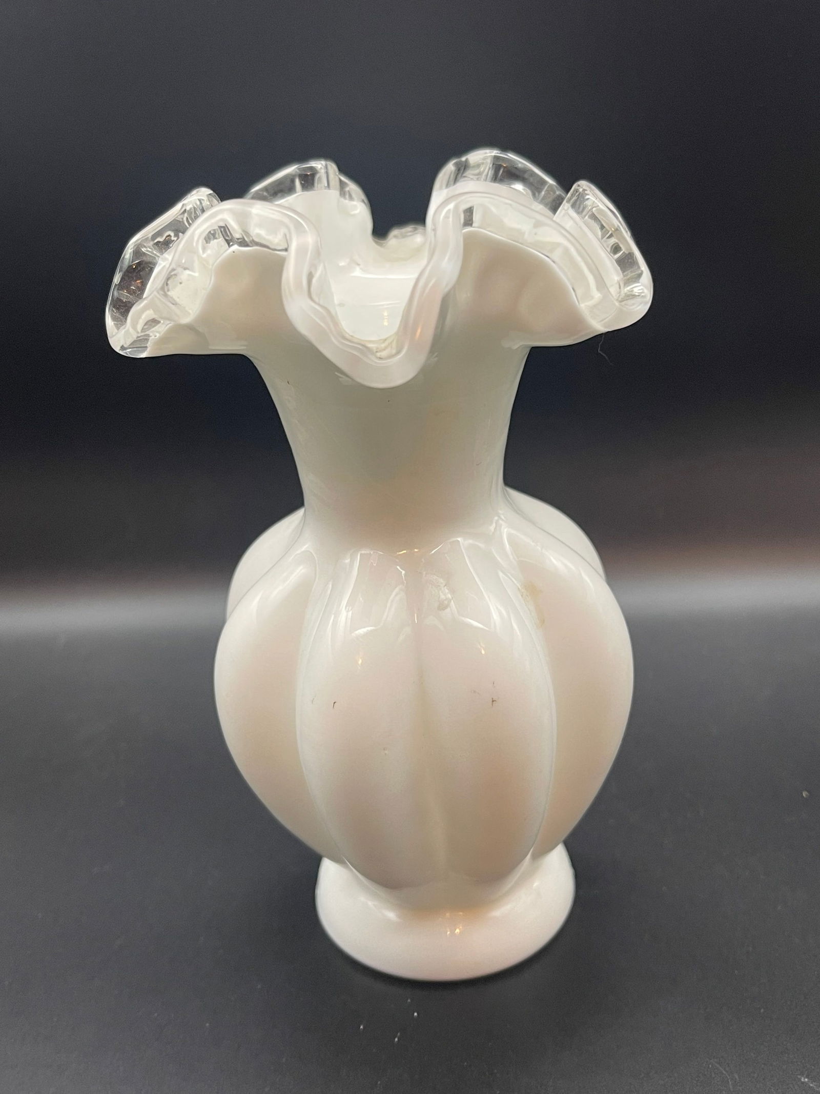 Vintage Fenton Milk Glass Silver Crest Vase 6' (1 of 2)