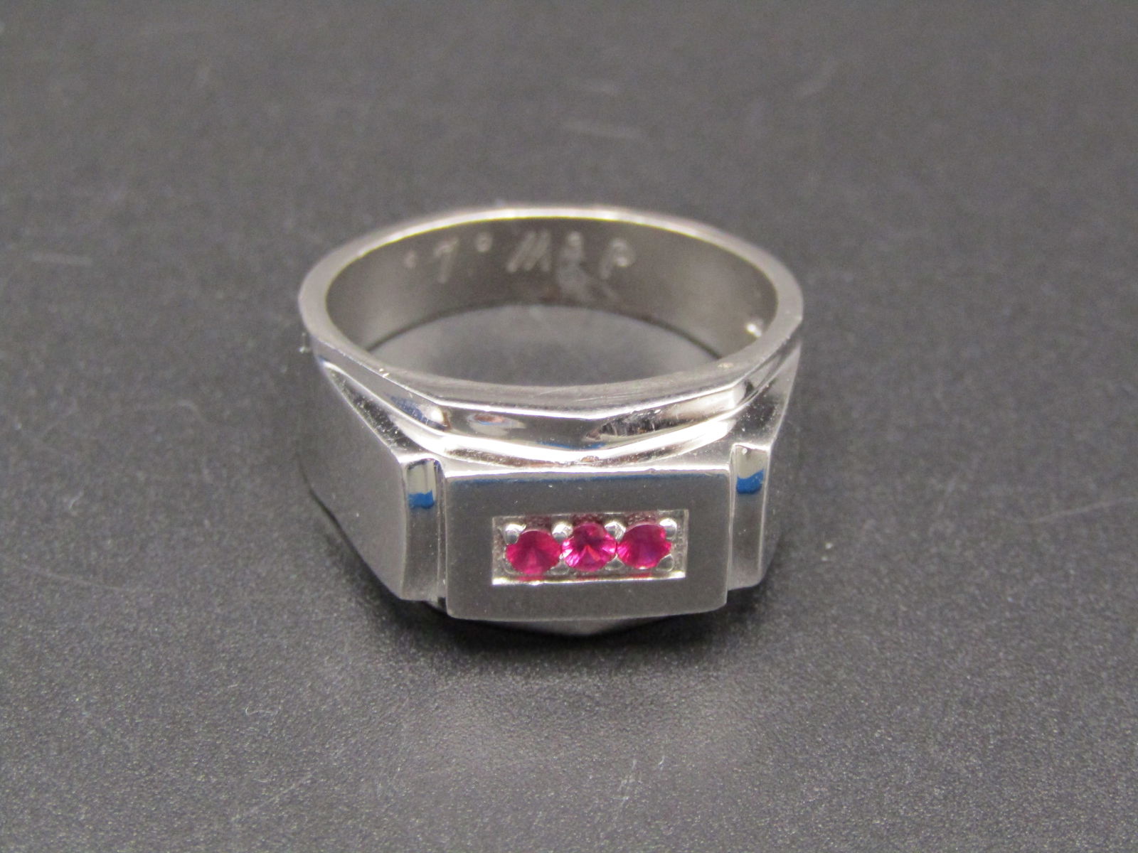 Vintage Sterling Silver Men's 3 Ruby Like Stone Ring, Size 11 (1 of 4)