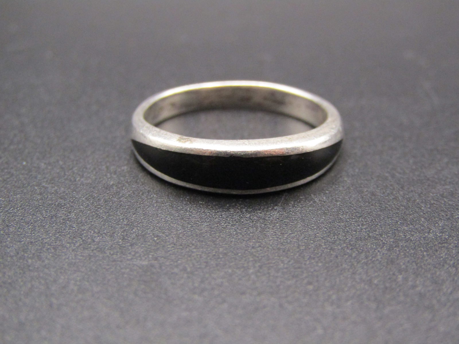 Vintage Sterling Silver and Black Stone Minimalist Ring, Size 7 (1 of 4)