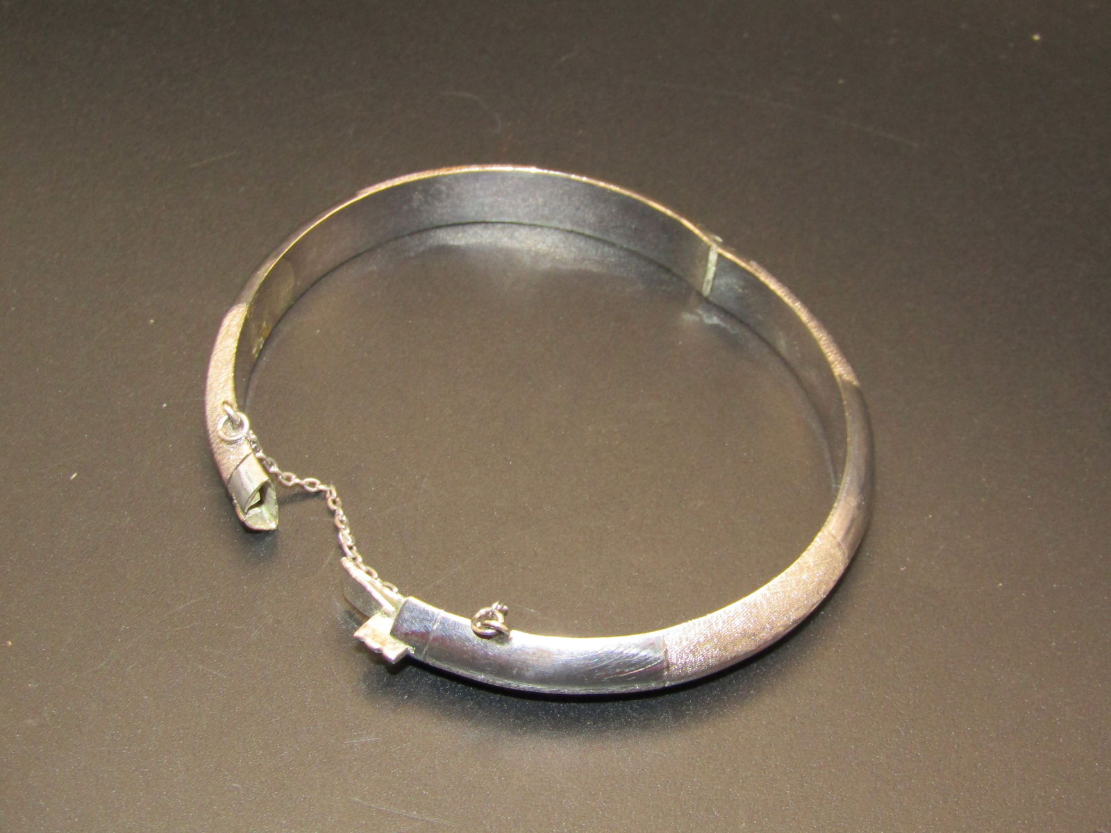 Vintage Textured Sterling Silver Hinged Bangle Bracelet (1 of 4)