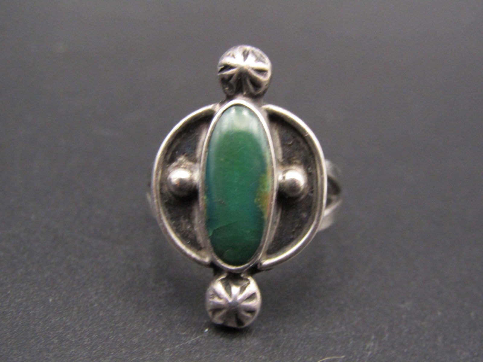 Vintage Southwestern Sterling Silver, Green Malachite Ring, Size 5.5 (1 of 2)