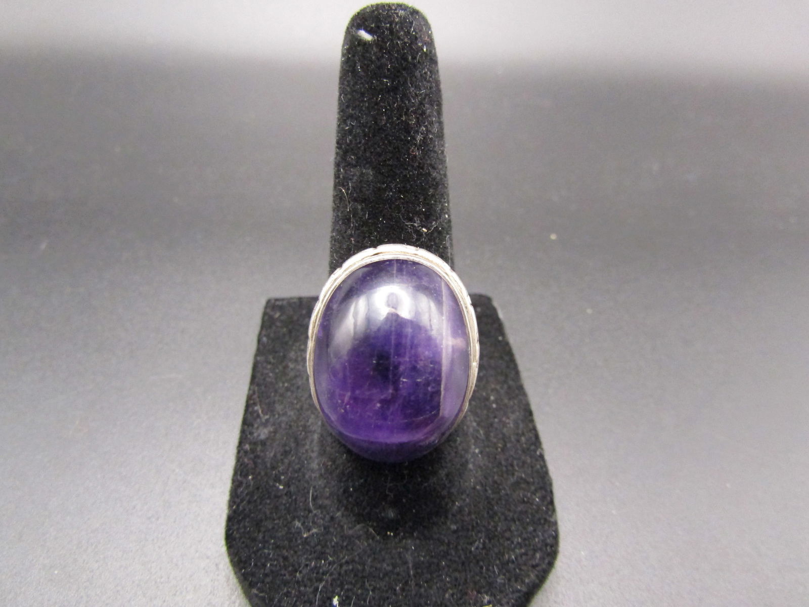 Vintage Sterling Silver with HUGE Purple Amethyst Stone, Size 6.5 (1 of 4)