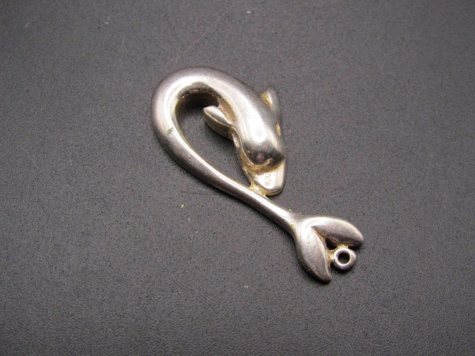 Sterling Silver Dolphin Pendant: Sterling Silver Dolphin Pendant