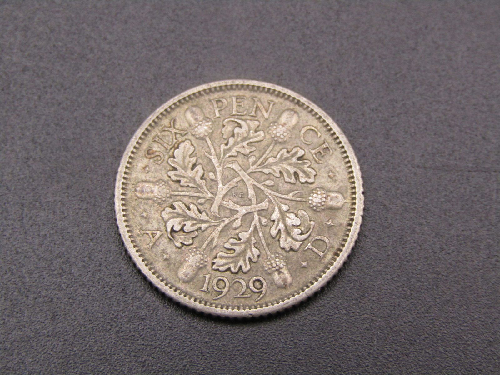 1929 Great Britain Silver 6 Pence Coin: 1929 Great Britain Silver 6 Pence Coin
