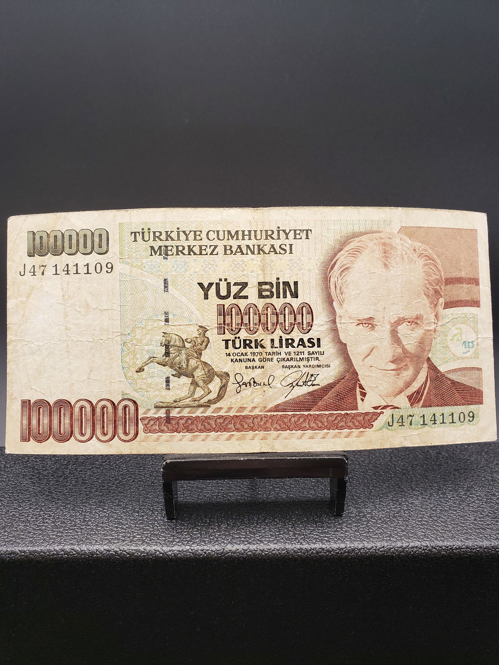 1970 Turkey 100000 Bank Note. Features Ataturk - the 1st Pres. Of Tukey (1 of 4)
