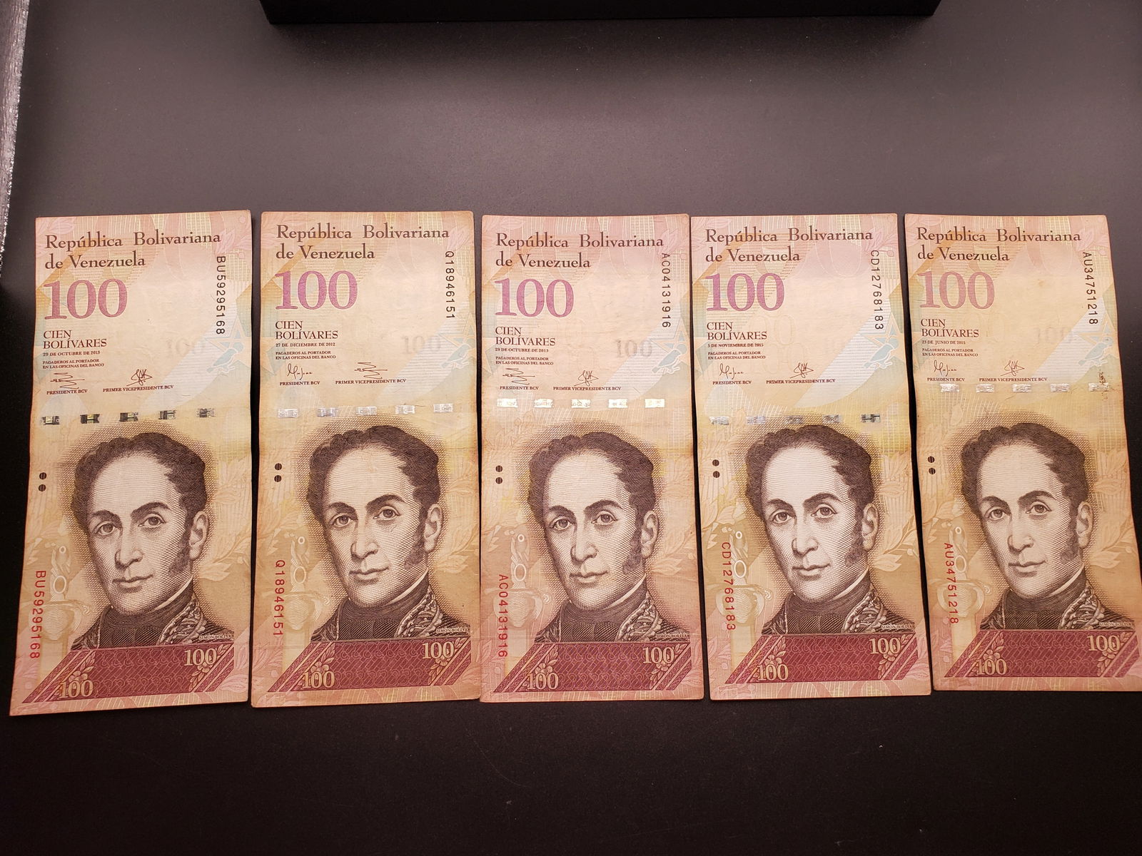 5- venez. 100 Bolivaires Bank Notes (1 of 7)