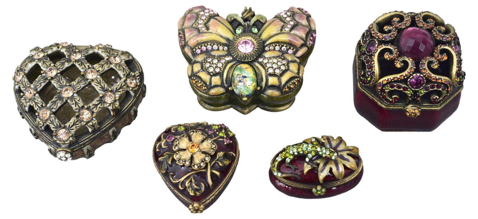 Jay Strongwater Trinket Boxes: Largest box measures 2 1/4”W x 1 3/4”D x 3/4”H The Arts Auction House offers local delivery to Manhattan, Connecticut and Westchester for most items excluding very large furniture. F