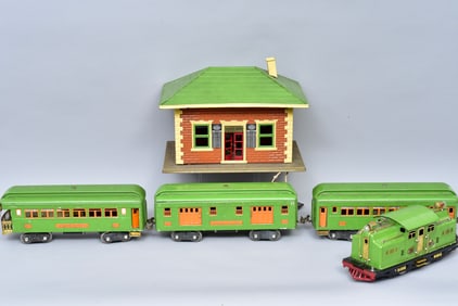 Lionel 318 Locomotive, 309 Baggage, 310 Pullman and 312 Observation cars