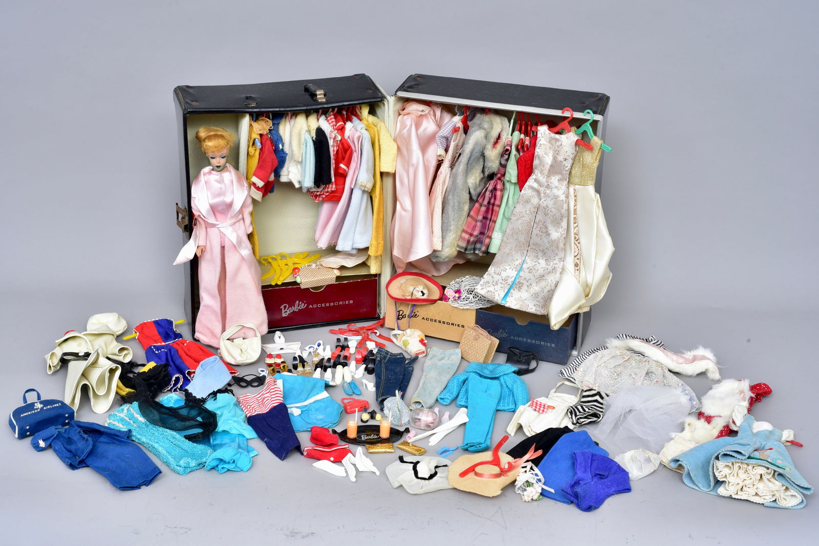 Vintage Barbie Doll, Clothing, Accessories and Case (1 of 16)