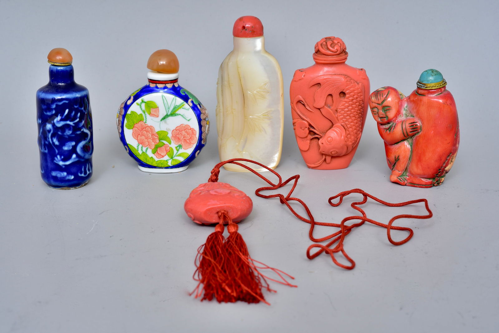 Five Chinese Snuff Bottles and Ornament (1 of 10)