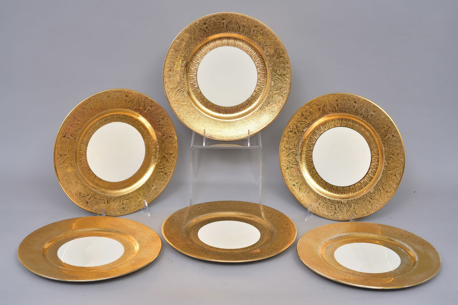 Set of Six China Bavaria 22K Gold Rimmed Dinner Plates: Dimensions: 10 1/2” Diam. The Arts Auction House offers local delivery to Manhattan, Connecticut and Westchester for most items excluding very large furniture. For a price quote on delivery, ple
