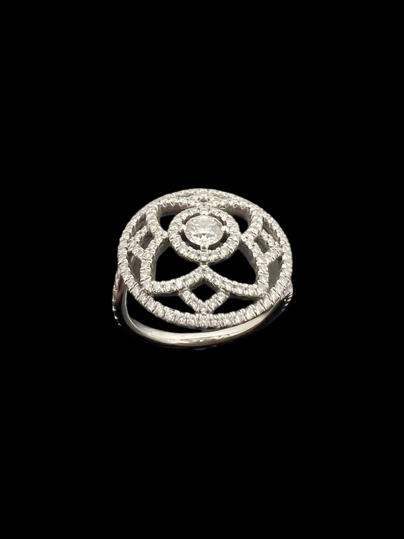 DE BEERS Enchanted Lotus Round-cut Diamond Ring In 18k White Gold: Condition: Excellent Brand: DE BEERS Material: 18k White Gold Jewel: Diamond VVS/E Diamond Type: Round Brilliant-cut Diamonds Diamond Count: 117 Setting Type: Pave Size: 7 Weight: 5.8 grams