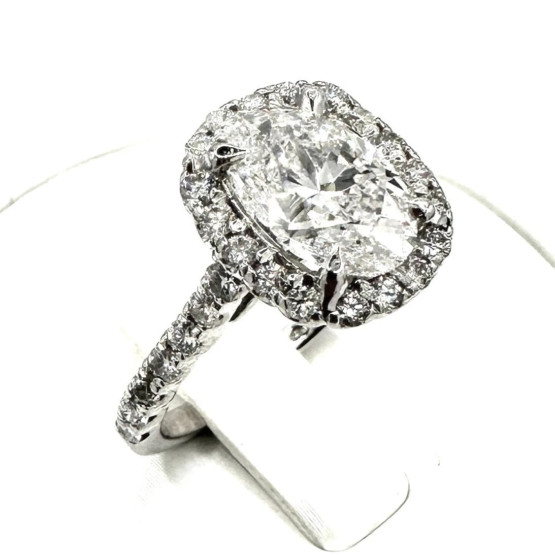 GIA 2.12CT Center Natural E* VVS1 Oval Brilliant cut & 32 Stones 14K Gold Ring: Specifications Item: Engagement ring Main Stone: Natural Oval Cut Diamond ( 2.12 ct, VVS1 E* (color enhanced) Polish / Symmetry: Excellent Fluorescence: None Diamonds: 32 Additional Natural Round (VVS