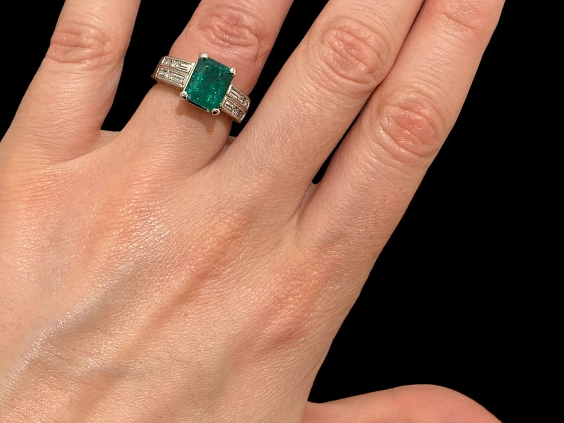 Magnificent Natural Fine Emerald & Diamond Plt. Ring Sz. 6 GIA Report: GIA report Number: 5234077786 (Please see the photo) Emerald Shape: Octagonal Cutting Style: Step-cut Treatment: Clarity Enhanced (F2) Stone Measurements: 9.10 x 7.38 x 5.93 mm Species: Natural Beryl