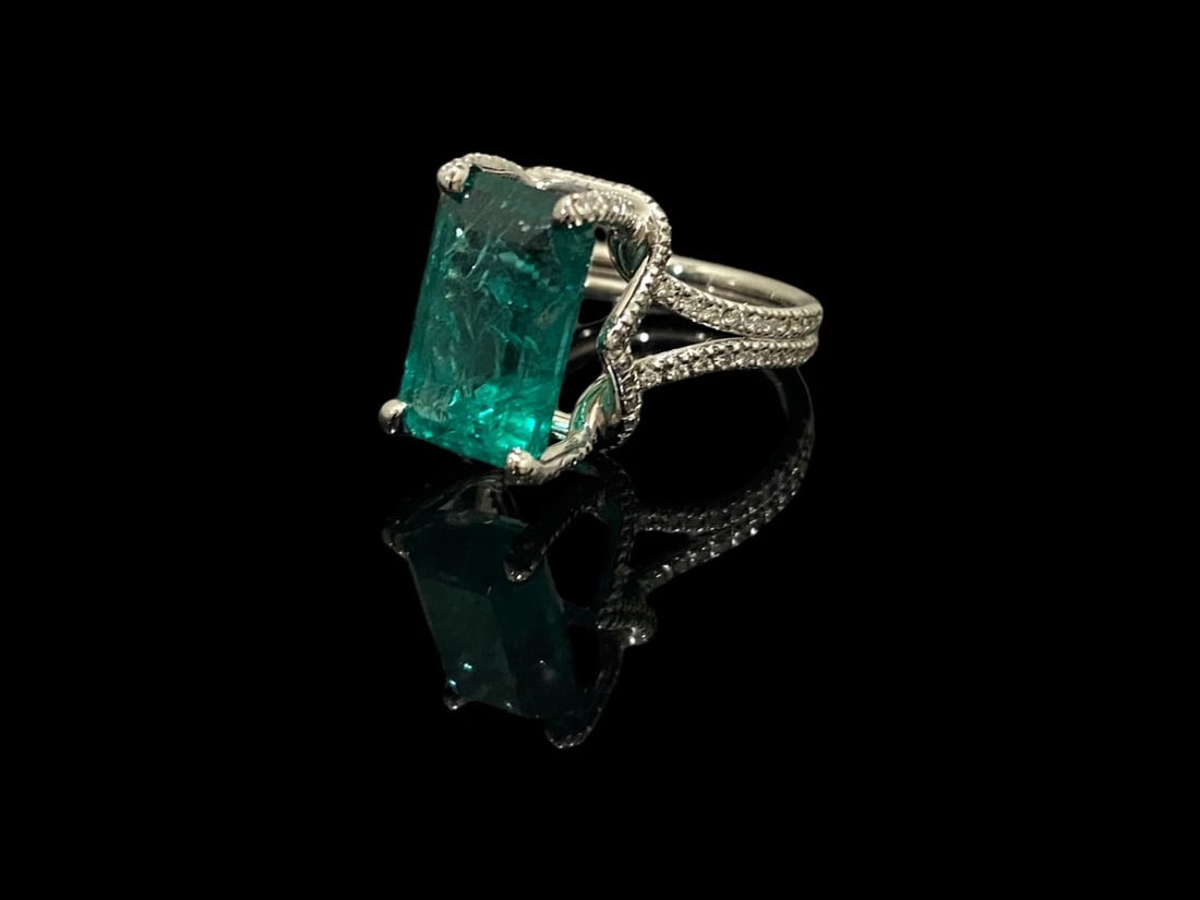 Magnificent Natural Fine Emerald & Diamond Platinum Ring, GIA Report: GIA report Number: 5231077595 (Please see the photo) Emerald Shape: Octagonal Cutting Style: Step-cut Treatment: Clarity Enhanced (F3) Stone Measurements: 12.36 x 8.09 x 6.16 mm Species: Natural Beryl