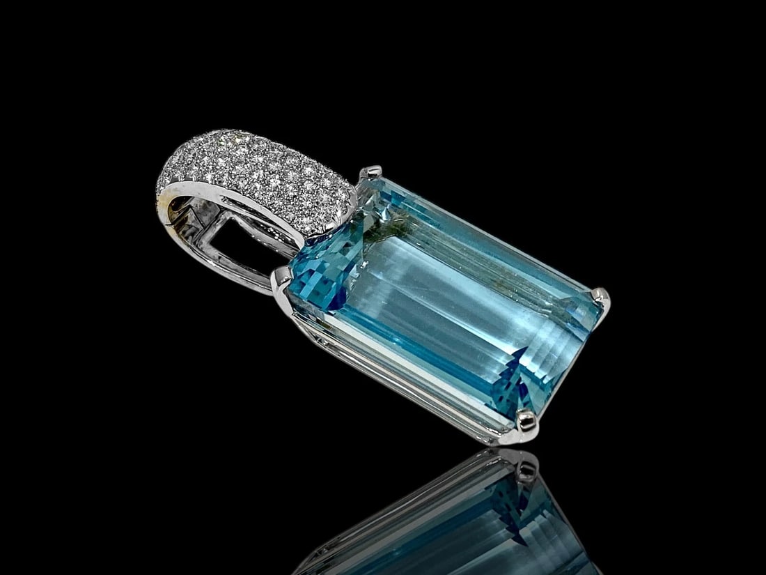 Marlene Stowe Large Emerald Shape Blue Topaz & Diamond Pendant in 18k White Gold: Marlene Stowe Large Emerald Shape Blue Topaz and Diamond Pendant in 18k White Gold Condition: Excellent Creator: Marlene Stowe Metal: 18k White Gold GemStone: Blue Topaz and Diamond Blue Topaz Carat W