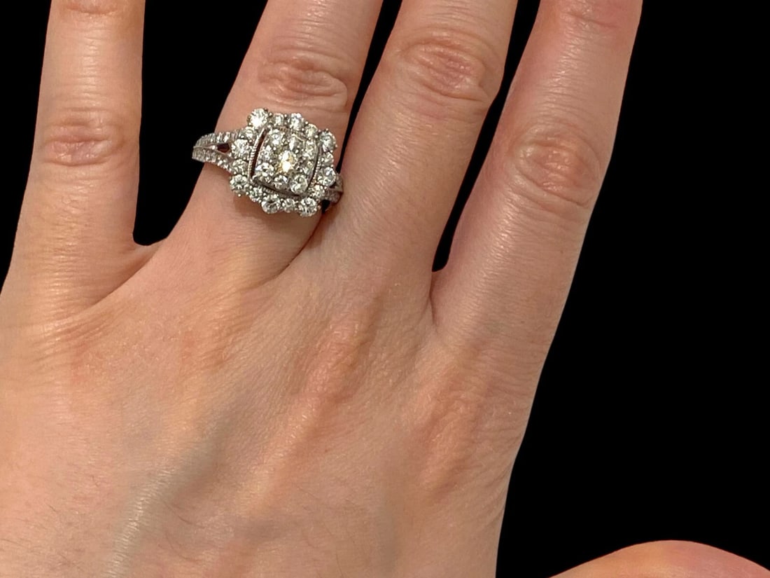 Natural Diamond Cluster Cocktail Ring in 14K White Gold 2.0 Tcw. Size 7.5: Item: Ring Metal: 14K white gold br>Diamonds: Natural, 61 round cut diamonds, Approx 2.0 tcw.br> Clarity and Color: VS2-SI1, and G-H br>Collor Ring size: 7.5br> Ring Table dimensions: 0.6" x 0.6" x 0.