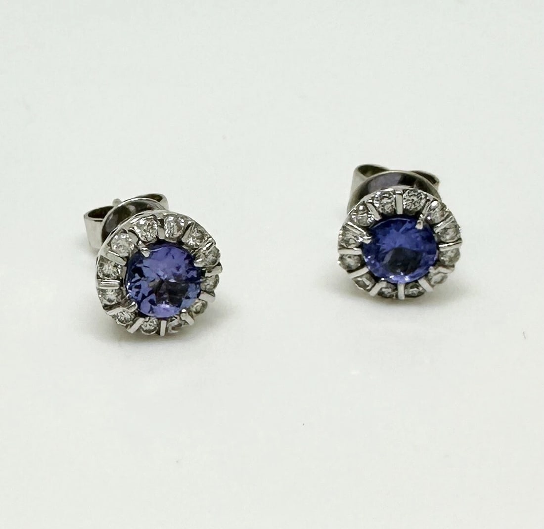 EFFY Nahla Siri 14K White Gold Tanzanite and Diamond Stud Earrings, 1.04 TCW: Brand: EFFY Item: Pair of Stud Earrings for the Pierced Ears Condition: Great, Pre Owned, Metal: 14K Gold Metal Color: White Stone: Round Tanzanite 0.91 TCW Stone 2: Round Diamond 0.13 TCW (24 round s