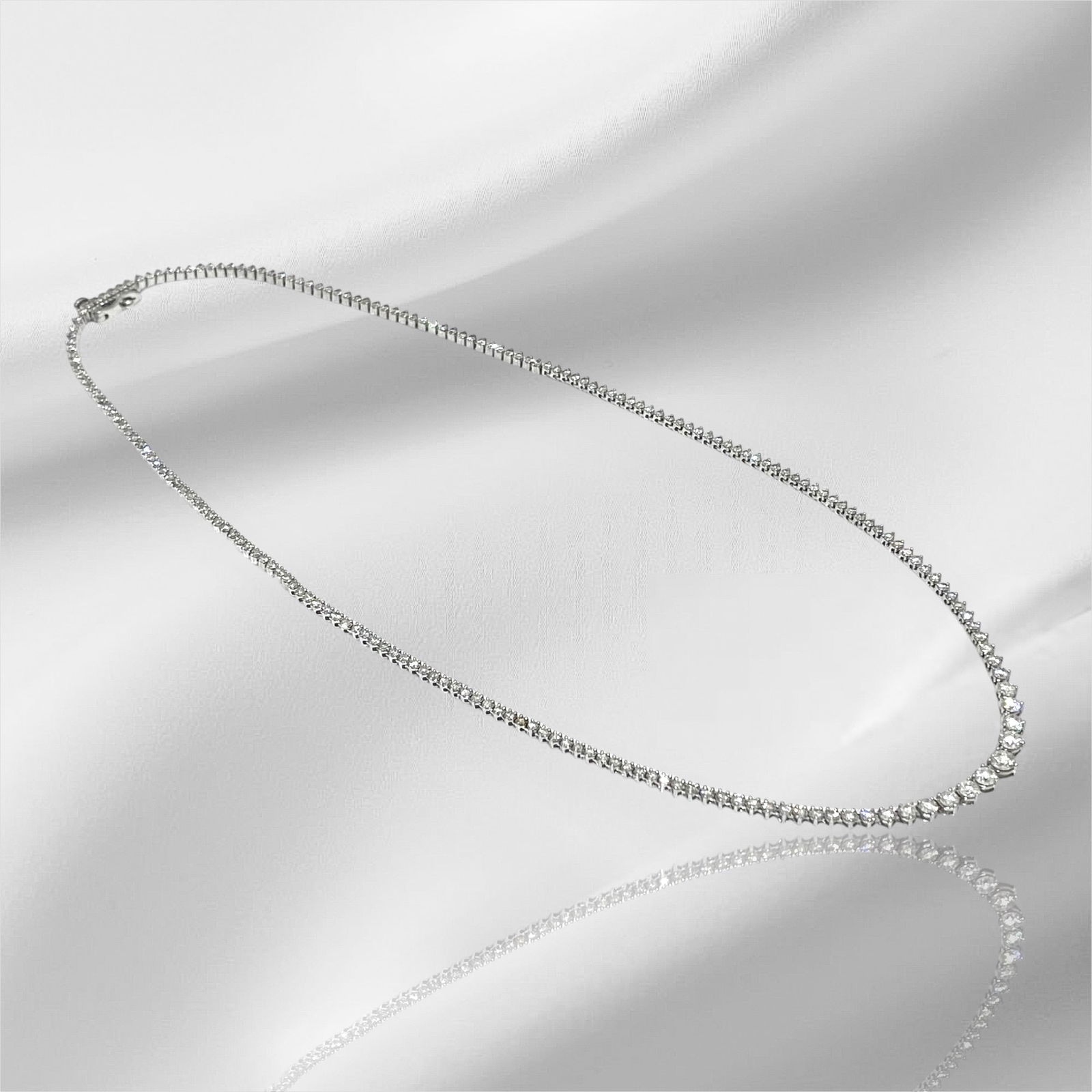 Saks APX 4 TCW Diamond Graduated Tennis Necklace in 14k White Gold / IGI Certified.: Condition: Like New. Brand: Saks Fifth Avenue. Metal: 14k White Gold. GemStone: Diamond. Diamond 201 Round Brilliant-cut Diamonds. Carat Weight: APX 4 TCW. Color Grade: H-I. Clarity Grade: I2. Length: