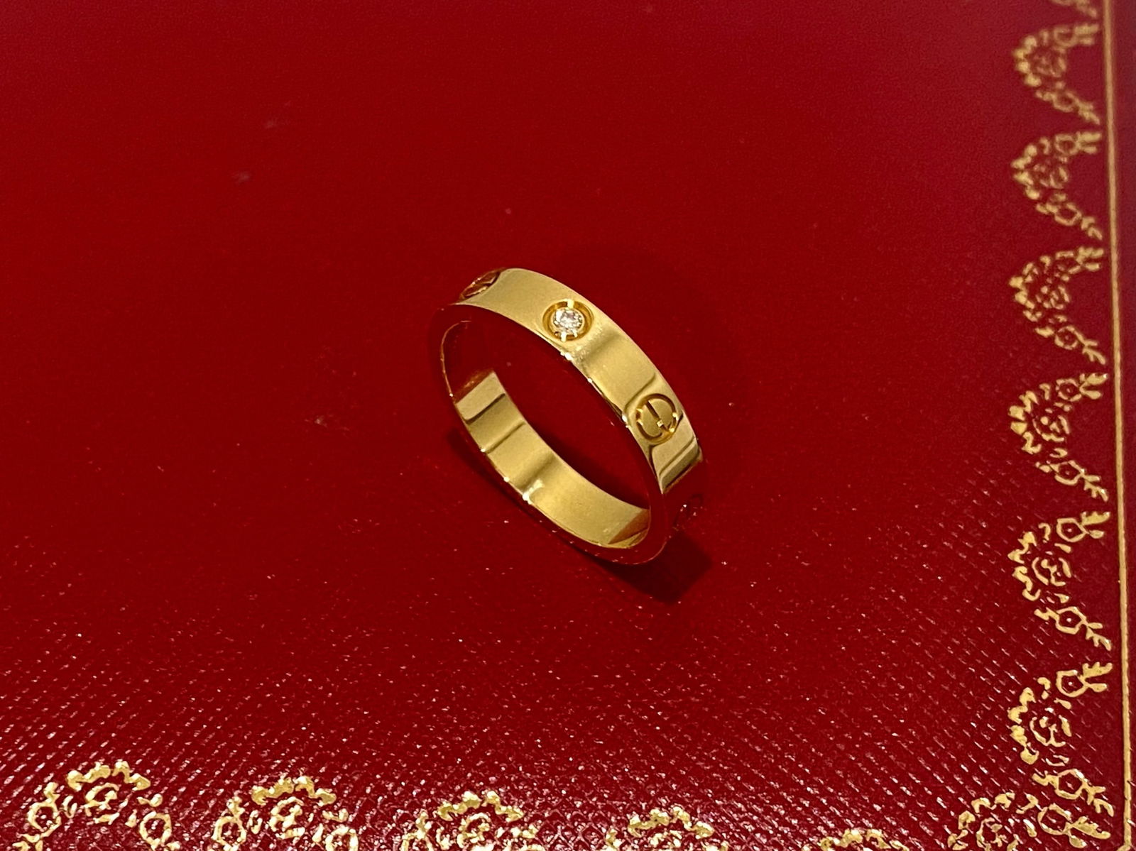 Cartier Love Ring, One Diamond 18k yellow gold, size 55: Cartier Love Ring, One Diamond 18k yellow gold, size 55 Condition: like new. Brand: Cartier Metal: 18k Yellow gold. Diamond: set with 1 brilliant-cut diamond totaling 0.02 carats. Ring size: 55