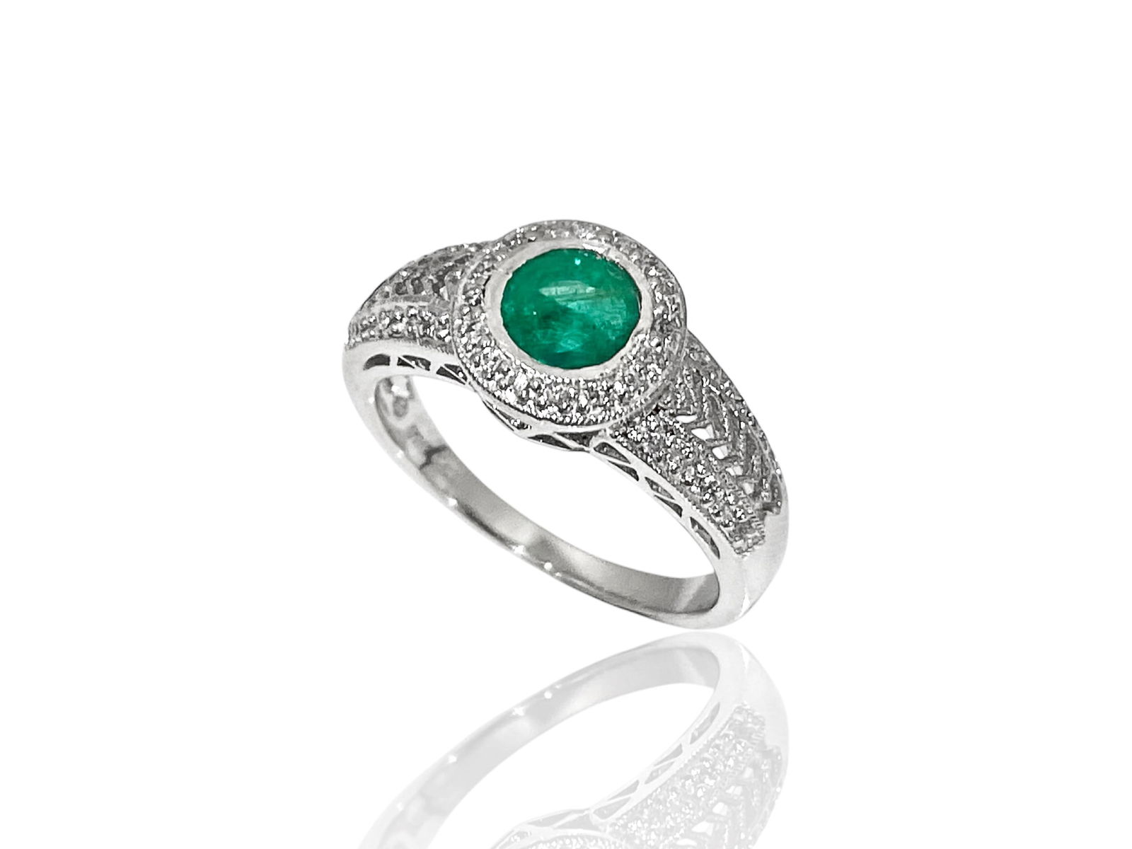 Diamond & Emerald 14k White Gold Round Cocktail Ring (1 of 4)