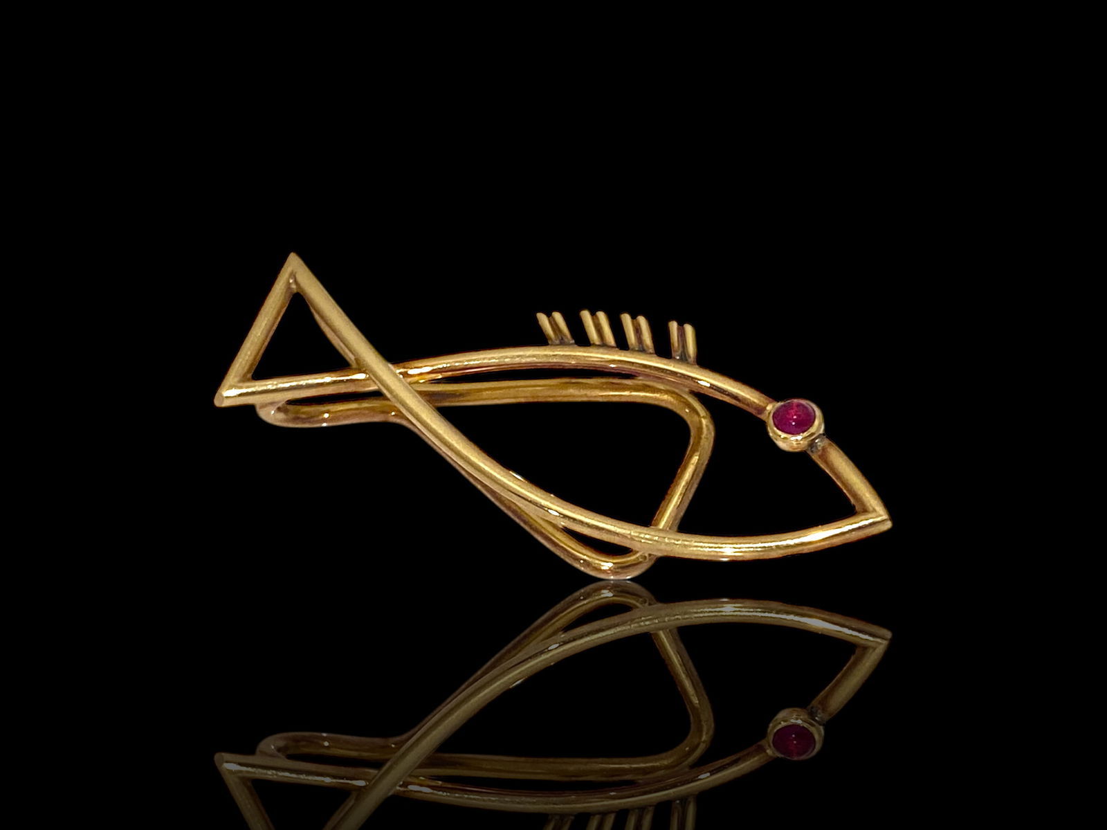 Collectable Cartier Fish Money Clip with Ruby Eye in 14k Yellow Gold: Condition: Like New Brand: Cartier Material: 14k Yellow Gold Jewel: Ruby. Clip Length: 1.9" inches Weight: 6.4 grams.
