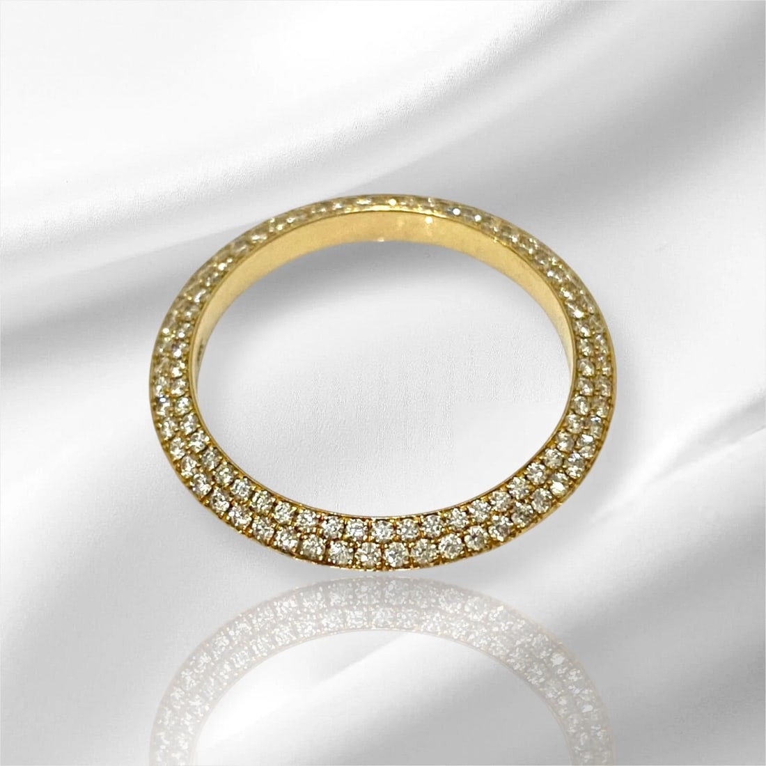 MORITZ GLIK 18k Yellow Gold Pavé Diamonds Wedding Band Ring Sz. 6.25: This stunning wedding band ring in 18k yellow gold is perfect for your special occasion. The band is 3mm wide and features a beautiful pavé setting with round-cut white/colorless diamonds. The ring s