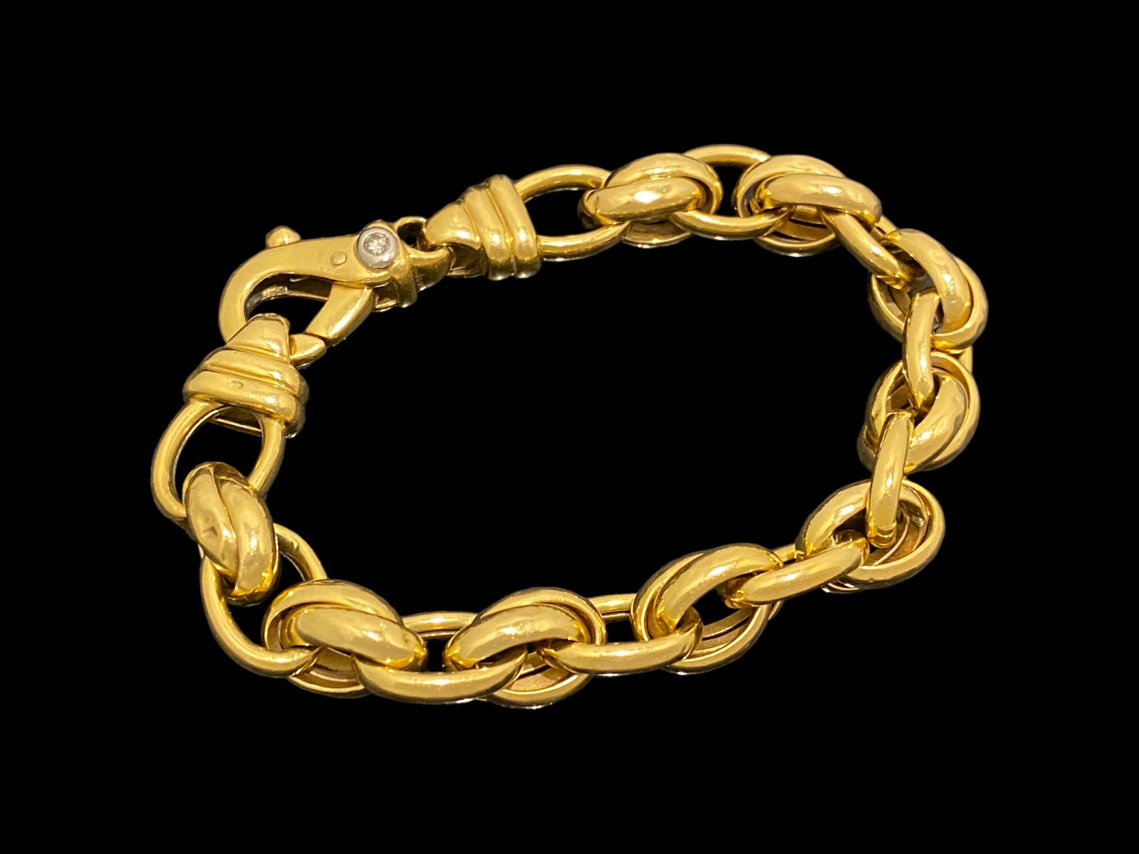 Oval Link Chain Bracelet in 18K Yellow Gold with One Diamond (1 of 3)