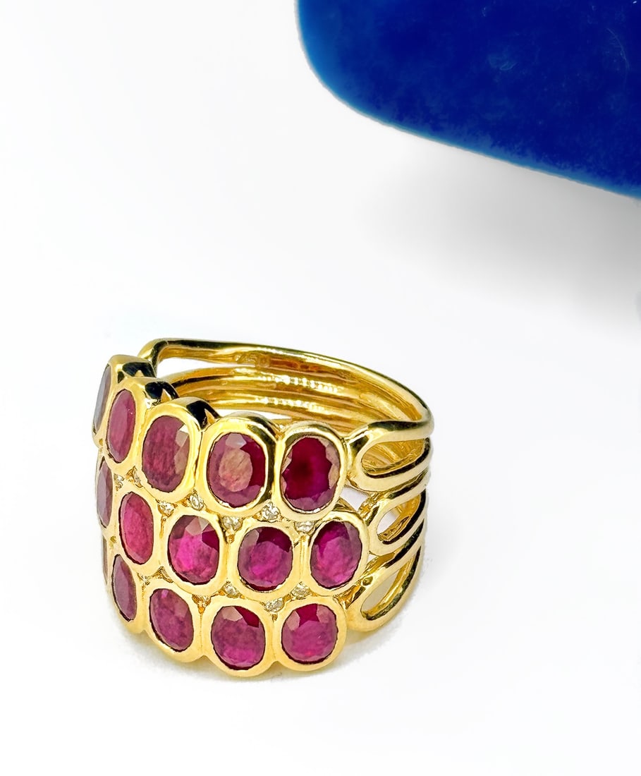 Natural Burma Rubies and Diamond Ring in 18k Yellow Gold: Condition: Like New Brand: Unknown Material: 18K Yellow Gold Jewel: Rubies and Diamond. Diamond Count: 18 Round Brilliant-cut Diamond. Rubies Count: 16 Ring Size: 6.5 Weight: 12.2 grams.